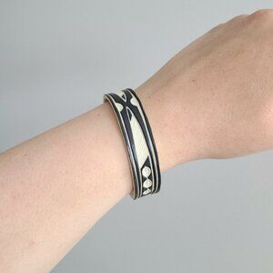 🔥3/$10-Black and Cream Hand Carved Bracelet